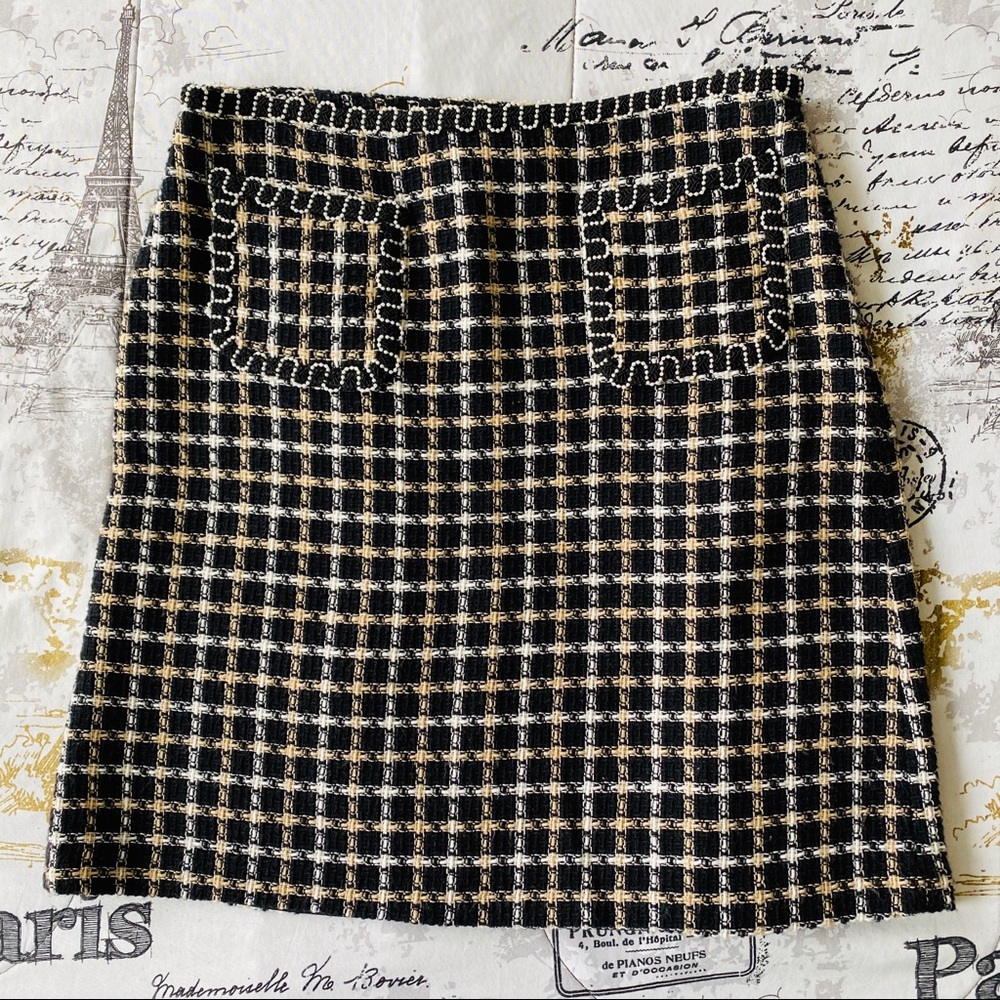 NWOT G Signature Chanel Style Pearl Lined Skirt